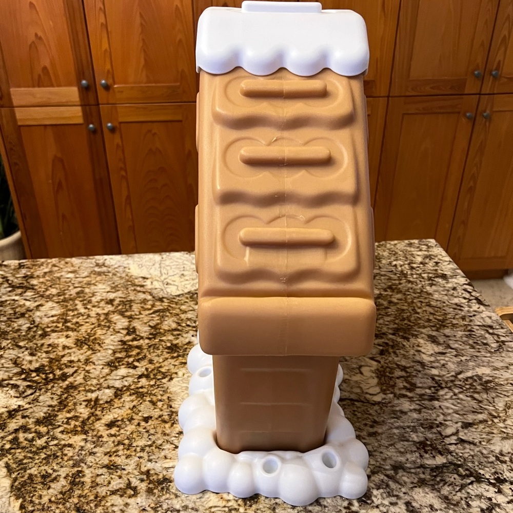 Step 2 Plastic gingerbread house